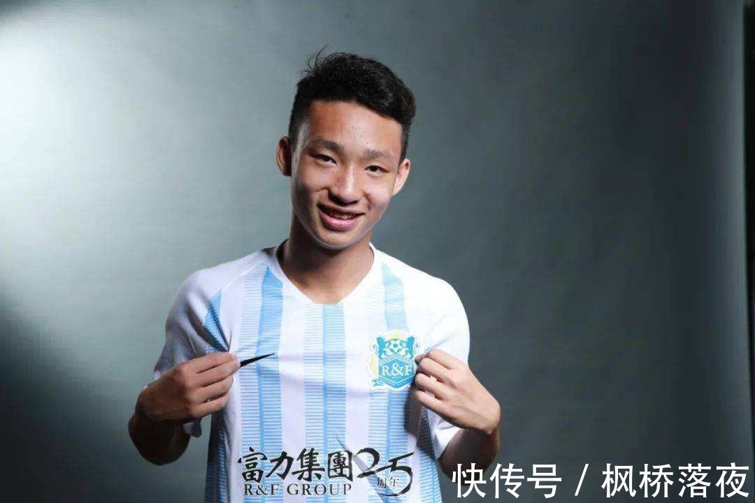 广州|狂奔40米门前补射空门得手！广州足球又出一个卢琳，年仅18岁！