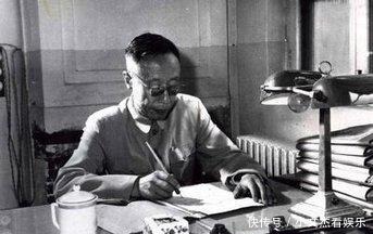 更是|国学大师向溥仪炫宝,溥仪一看便说是假的,原因更是简单霸道