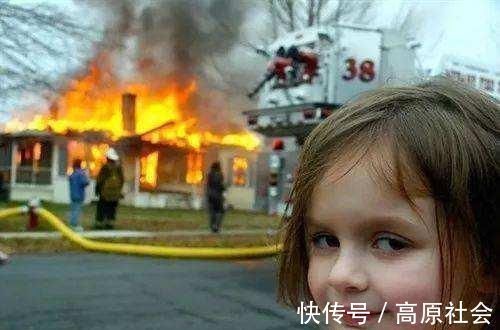 女童|两名五岁幼童挖隧道,成功“逃离”幼儿园,网友地道战后继有人