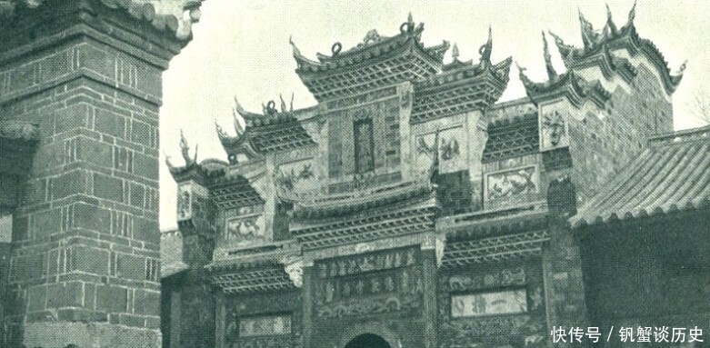 1903年云南昭通老建筑照片，昭通黑神庙、魁星阁与大水井牌坊