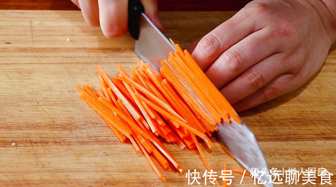 小段|夏天我家就爱这样吃包菜，1.5元一个包菜，人人都吃得起