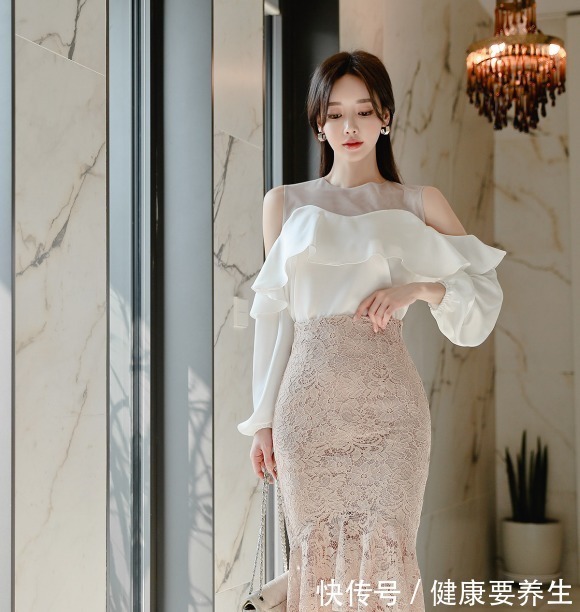 小香风 法式小香风上衣搭配蕾丝鱼尾半身裙,凸显女性时尚优雅的气质!