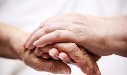 老年|为何人到老年，会有“老年臭”？若是常做4件事，老了也没味！