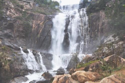 天台磐安游之四，踏上试与黄果树瀑布一决高低的天台山桐柏大瀑布