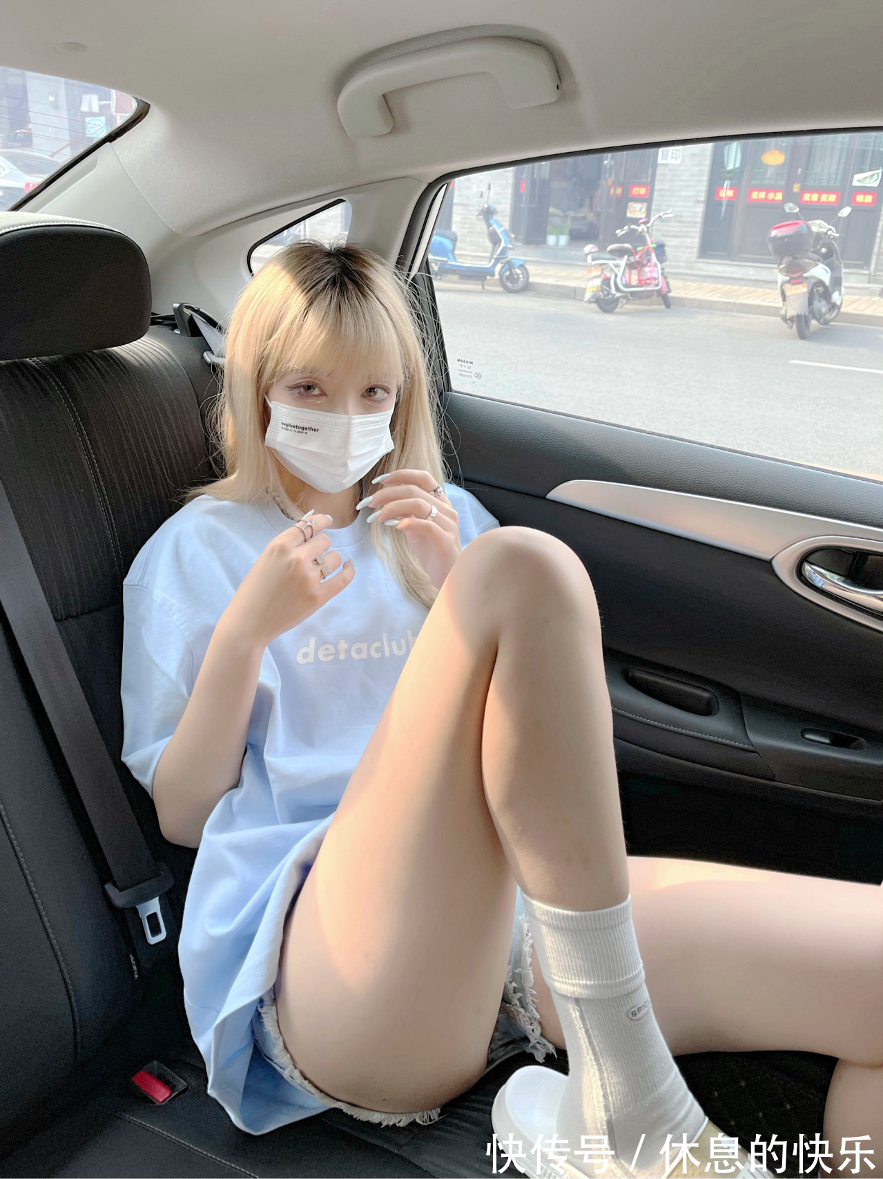 |搞笑GIF趣图：这就是当今流行的广场舞，广场不再是大妈的天下了