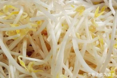 炒豆芽时，直接炒就“废”了，多加一步，豆芽香脆，不出水