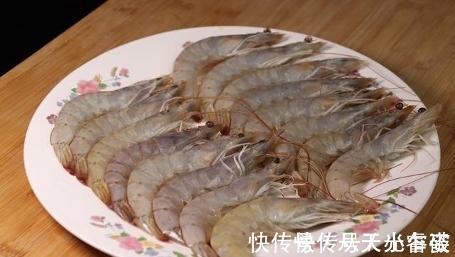 虾皮虾|炸大虾，有人用面粉有人直接炸？都不对！教你正确做法，酥脆解馋