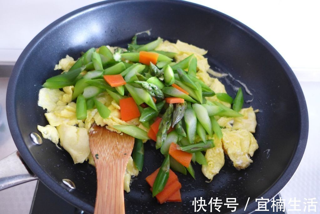虾仁|芦笋和虾仁的完美组合，随手一炒，鲜美下饭，清爽解腻