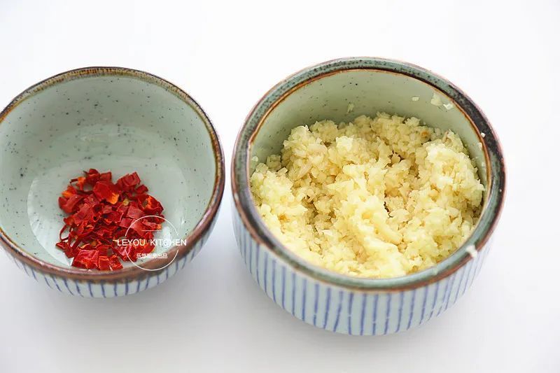 几步做一道素蒸菜，比海鲜还香，三伏天吃错不了