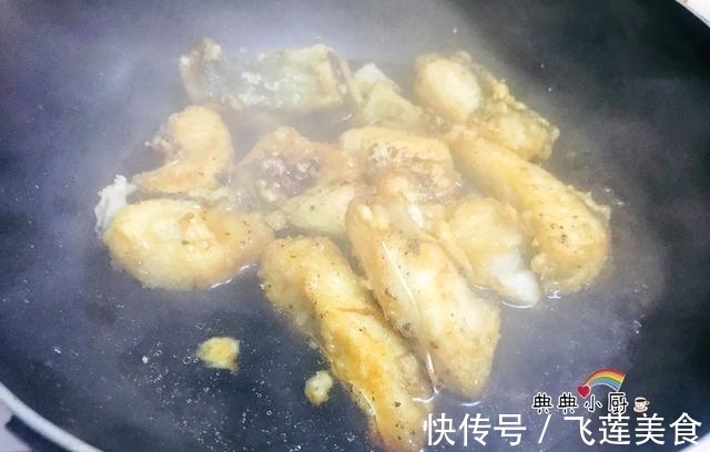家常红烧鱼,炸出来酥脆,红烧起来不松散!