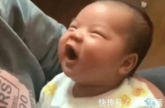 喜笑颜开|萌娃“神变脸”走红网络,回头看见爸爸后,表情也是绝了