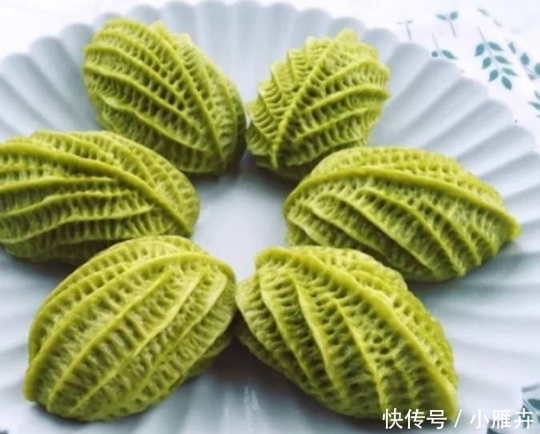 2碗面粉一把菠菜,不用水不用油,简单一做,孩子抢着吃