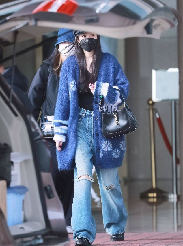 风格|解锁秋冬时尚穿搭方式, 同样的针织开衫外套, 不一样的搭配风格