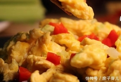 蛋液|炒鸡蛋时往锅里滴点它,炒得鸡蛋蓬松又鲜嫩,一般人我不告诉他!