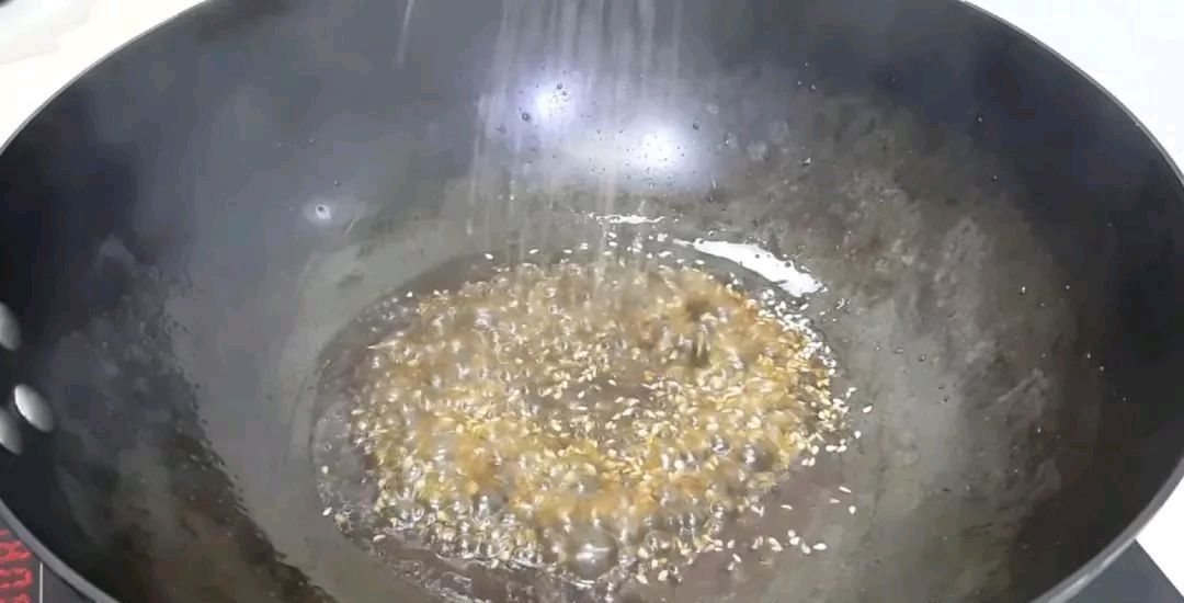  到吃萝卜的时候，我教你怎么做萝卜肉丸它们味道鲜美，但不油炸你吃得越多，它们就越香