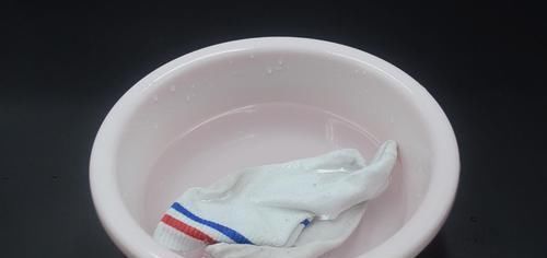 袜子|夏天穿过的袜子又脏又臭？教你一招，不仅干净还没臭味，太实用了