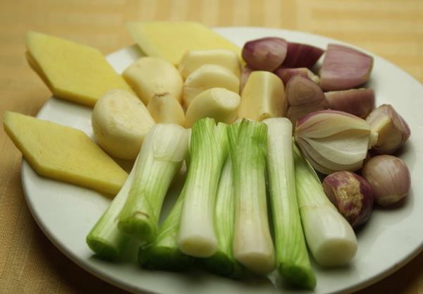 学会|炖羊肉时,调料很关键!学会“3放2不放”,羊汤香浓鲜美好喝