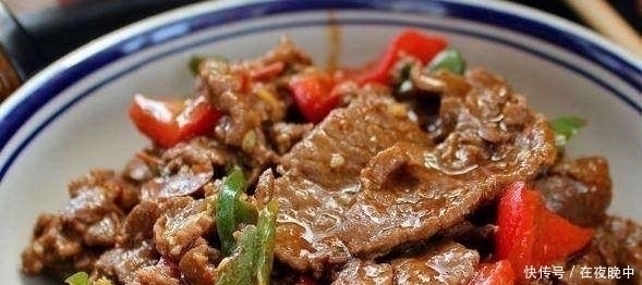 泡打粉|炒牛肉别再加淀粉了!大厨:多加一点它,牛肉爽滑入味,嫩极了!