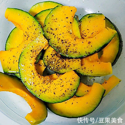 这道空气炸锅烤南瓜一上桌,全家都爱吃
