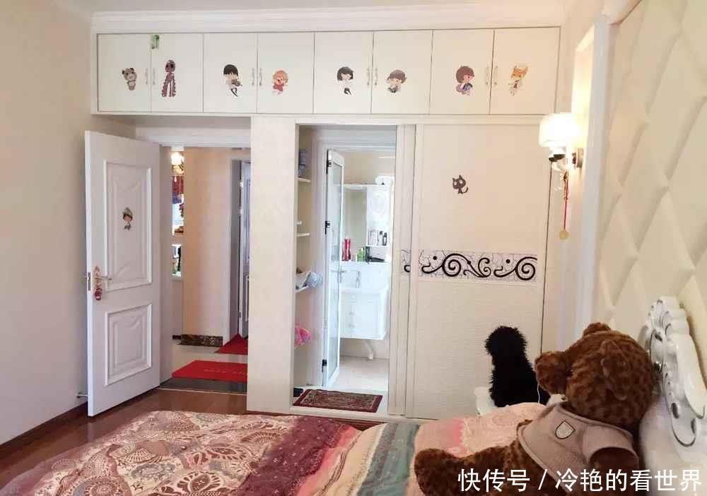衣柜|晒晒姐姐住了一年的新房,头次看到衣柜里藏了个卫生间,太尬了