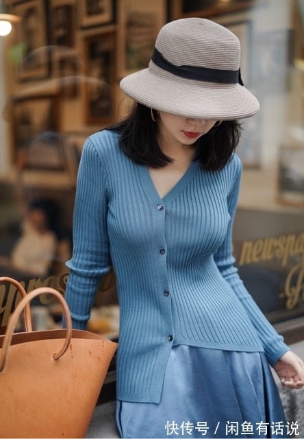 女人|女人40岁以后少穿卫衣,初秋学三木穿针织衫,时髦优雅还显气质
