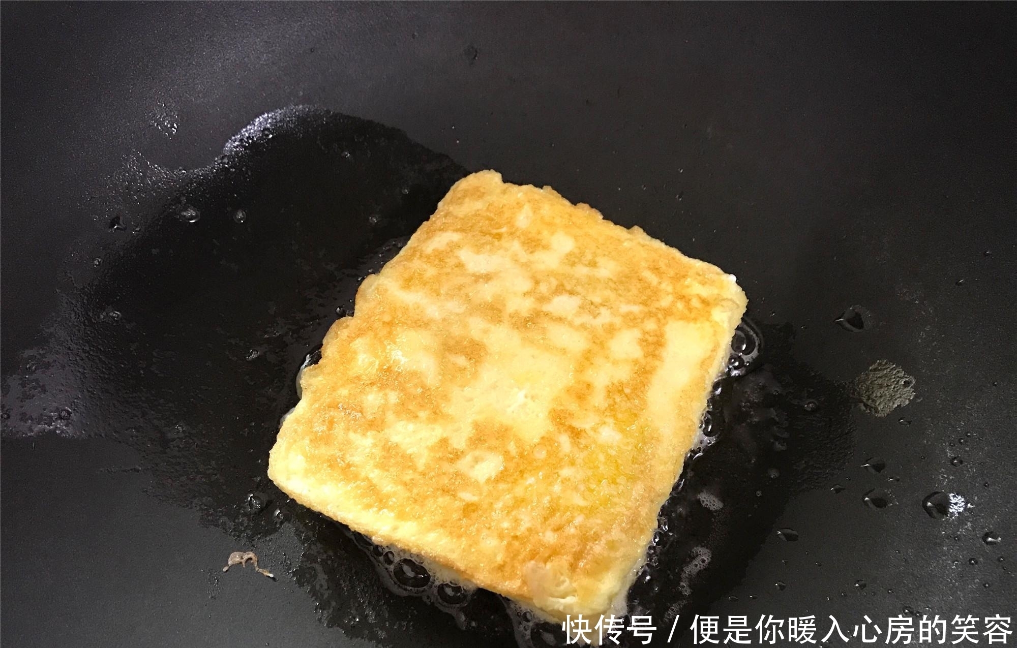 吃剩的吐司不要扔,加2个鸡蛋,1个芒果,就变成了好吃的甜点