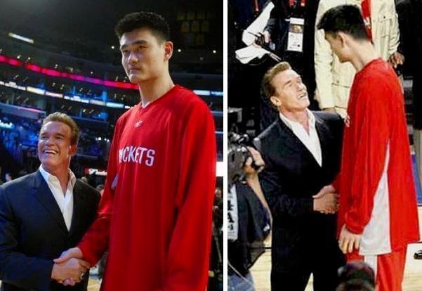 巨灵神|姚明的体型有多不真实!在水里像是巨灵神 奥尼尔站身边显娇小