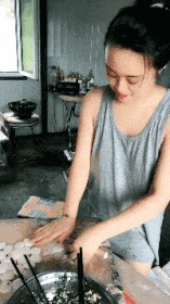 |搞笑GIF: 这样的新娘要不得 客人刚新娘就原形毕露了