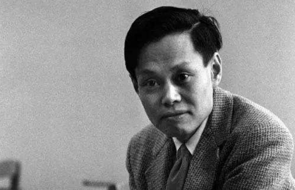 两位大学教授模仿岳飞,写了一首《满江红》,杨振宁记了80多年