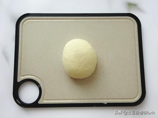 平底锅|烧饼这么做真省事，平底锅就完成，多加一样材料太香，冷热都好吃