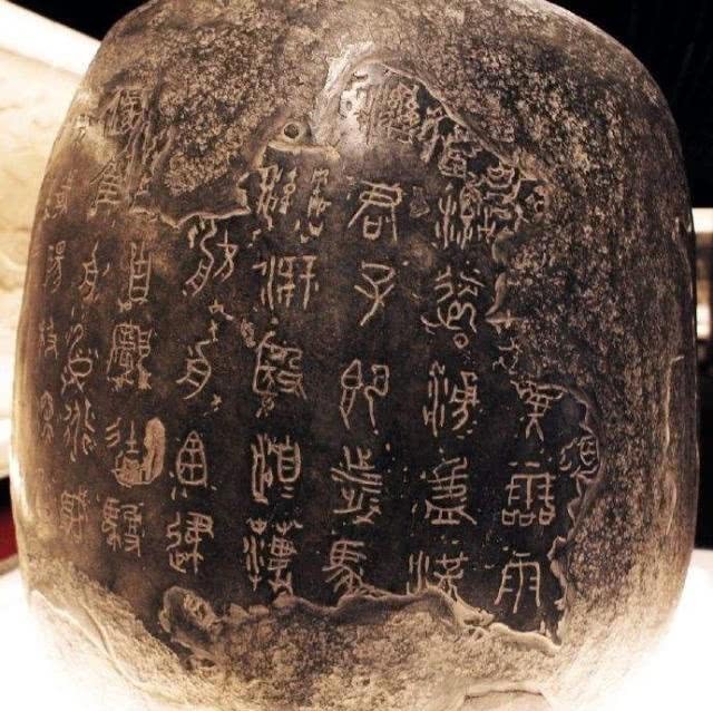 成镇|牧羊人捡到10块石头,被历代30名皇帝收藏,如今成镇国之宝