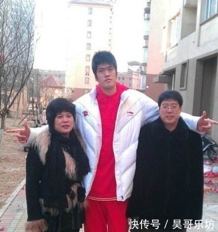 老两口|中国女篮梁天云:身高1米97,因情伤退役,嫁农村小伙被宠成宝
