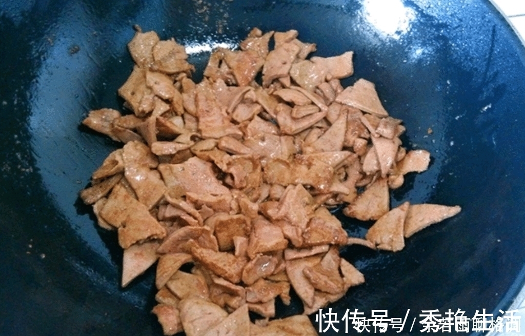 配菜|大厨 你炒的猪肝又腥又老, 其实是少了这一步!