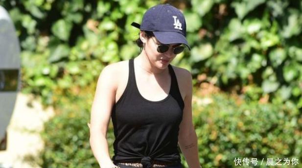 身材|健身成瘾果然不一样，运动背心配瑜伽裤，网友：身材太完美了