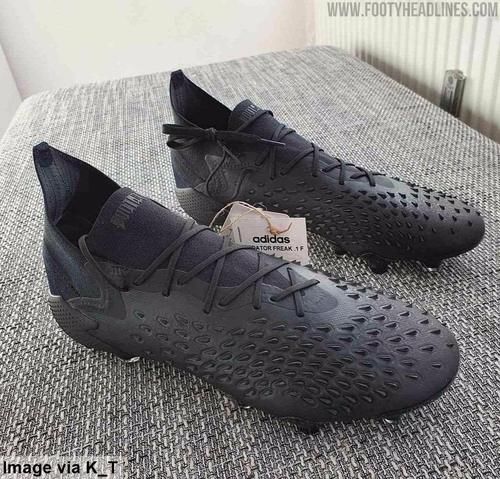 全黑配色adidas Predator Freak足球鞋实物曝光