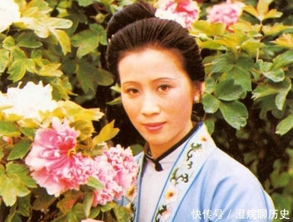 大观园里|红楼梦里,李纨虽然丧夫,却敢讽刺王熙凤,还敢不给贾政面子