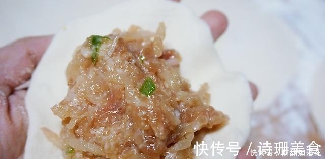 馅饼|今天用萝卜来做个馅饼，外酥里嫩，鲜嫩多汁，一顿能吃4个