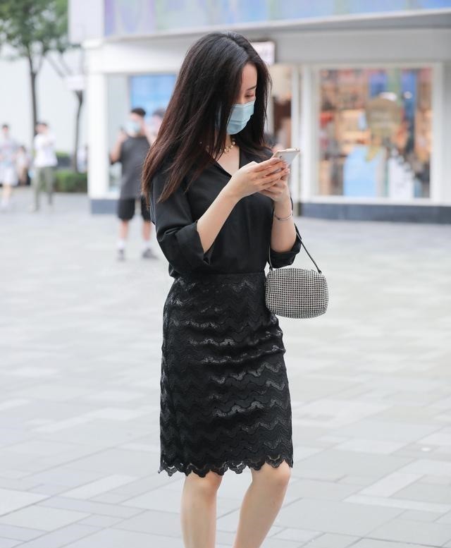 懒人 短裙是懒人出门快速穿搭服饰,打破单调和刻板,气场全开!