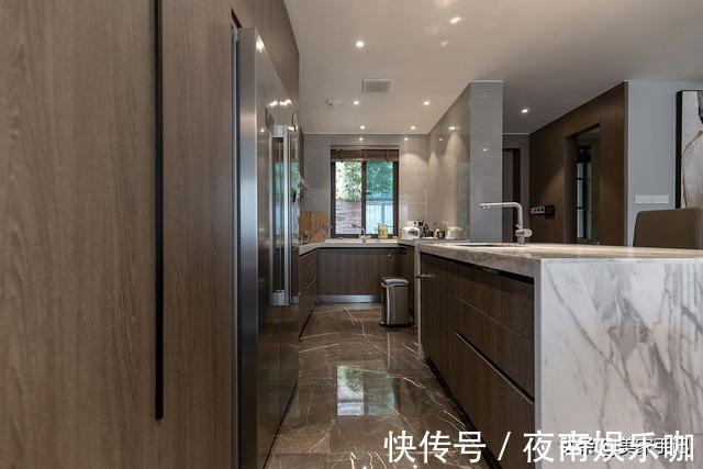 大理石|再买房,我一定学她家沙发不靠墙,往前挪0.5米,完工反而实用