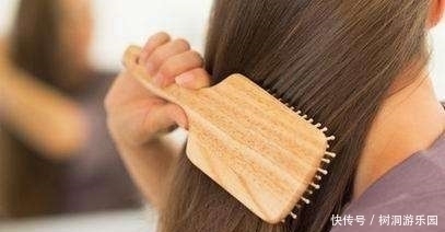 白发多别着急拔,洗头时加点“它”,黑发悄悄长回来,还预防脱发