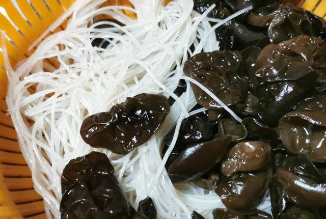 发面|春天一定要吃此做法的馅饼,不用发面,薄皮大馅,比饭店买的还香