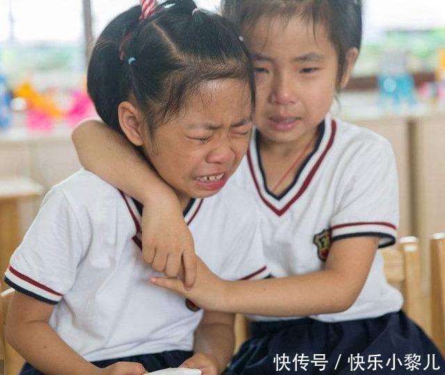 家长|动不动就哭的娃,与忍着不哭的孩子,10年后两者有何区别?