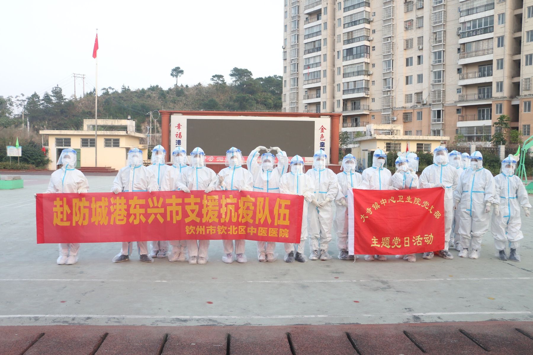 广西医科大学|2000名医护人员支援防城港核酸检测工作