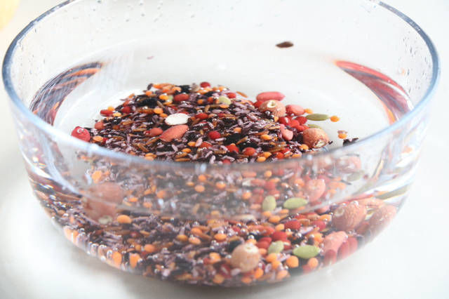 隔三差五|冬天,早餐就馋这粥,隔三差五喝一碗,润肺滋补五脏,女人喝最好