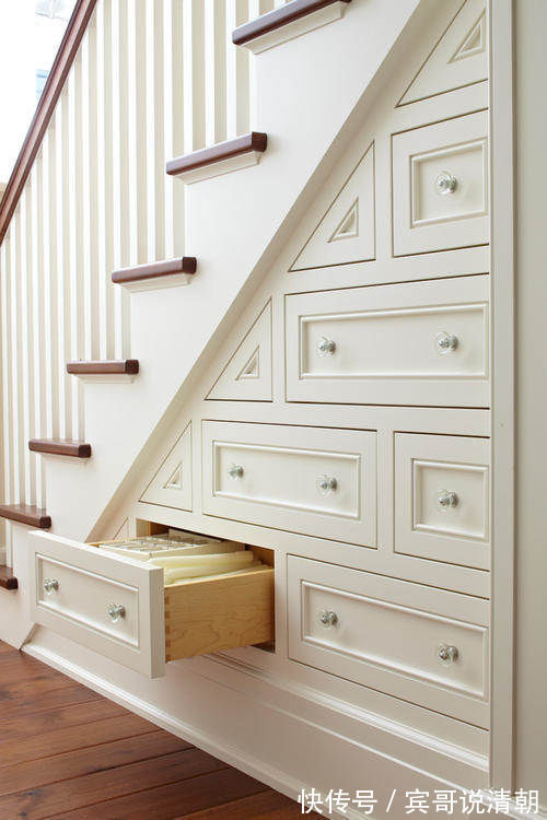 户型|外国人就是脑洞大开!好好的楼梯非要装个盖板,看完才知道多实用