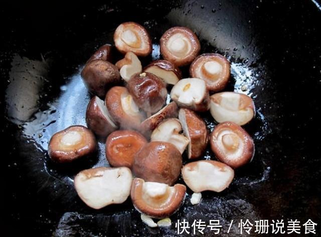 香菇到底需不需要焯水原来我一直搞错了,这么做香菇才美味营养