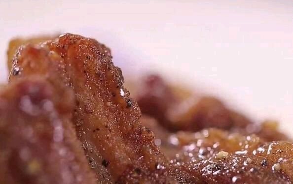 黑椒|黑椒用蜜汁做蝴蝶牛排的方法,美味是如此简单