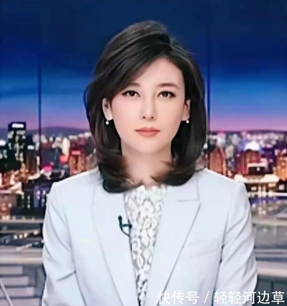 书法!“央视颜霸”李红有气质有才华,还会玩书法,的确令人羡慕!