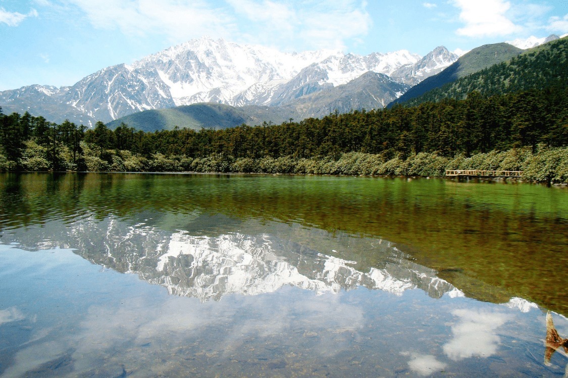 冰川|四川最适合避暑的景区，8月气温不超22℃，看雪山睡觉要盖被子