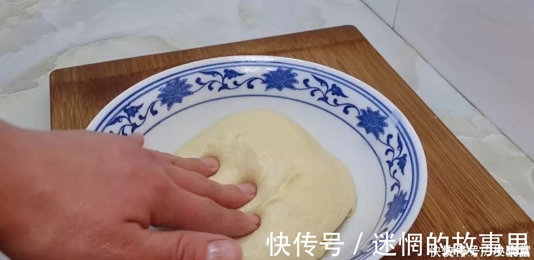 油条|2个鸡蛋,1袋牛奶,不用一滴水,比油条面包还好吃,放凉都不会硬